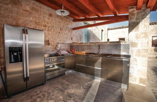 Scicli House | Charming Le Chiuse di Guadagna: Pet-Friendly Oasis Awaits