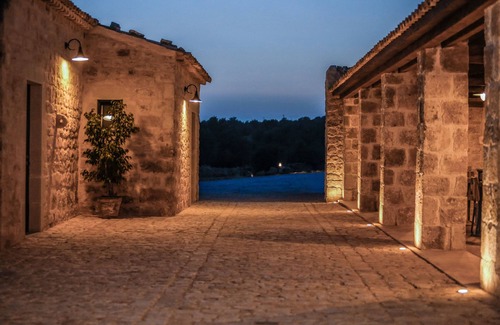 Scicli House | Charming Le Chiuse di Guadagna: Pet-Friendly Oasis Awaits