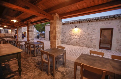 Scicli House | Charming Le Chiuse di Guadagna: Pet-Friendly Oasis Awaits