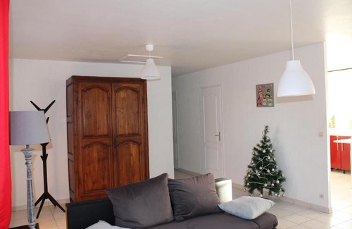 Verneuil-en-Halatte House | Family-Friendly Retreat at Le Chouette Logis - Rated 9/10