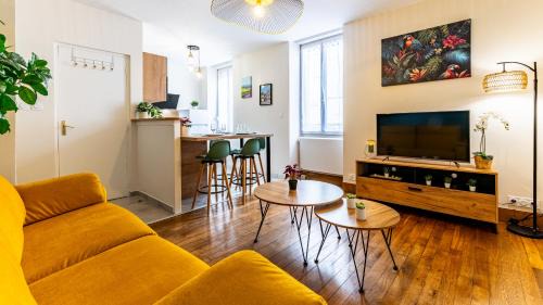 Faubourg Sud Apartment | Discover Family-Friendly Comfort at Le Chouette Toucan