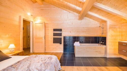 La Chapelle-d'Abondance Ski Chalet | Oceanfront Retreat at Le Ciste - Rated 9/10 by Guests
