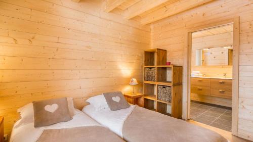 La Chapelle-d'Abondance Ski Chalet | Oceanfront Retreat at Le Ciste - Rated 9/10 by Guests