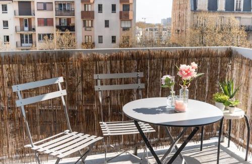 Le Kremlin-Bicetre Apartment | Child-Friendly Retreat at Le Citadin Near Paris Metro