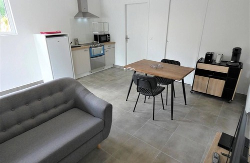 Herm House | Family-Friendly Retreat at Le Clémens - Herm Gîte