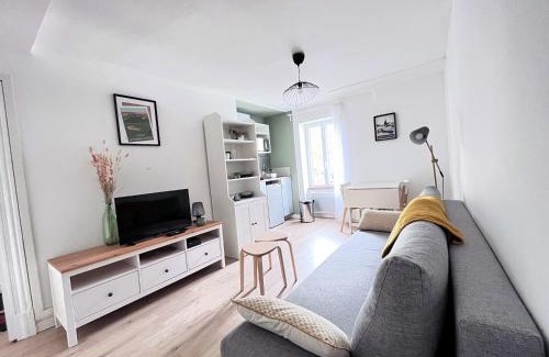 Blatin Apartment | Conveniently Located Le Cliersou in Clermont-Ferrand