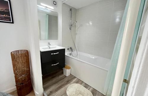 Blatin Apartment | Conveniently Located Le Cliersou in Clermont-Ferrand