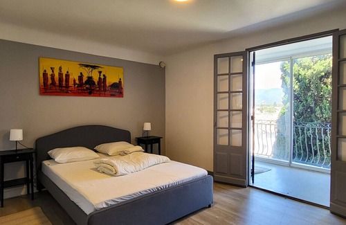 Valreas Villa | Discover Le Cloître des Oliviers: Cozy Retreat with Garden