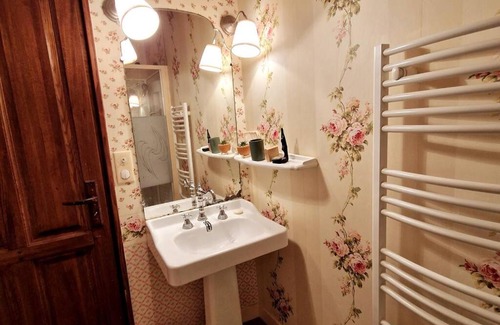 Cubjac House | Le Clos d'Adam: Cozy Gîte with Heated Pool & Family-Friendly