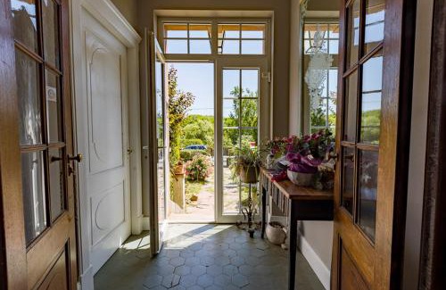Flexbourg Bed & Breakfast | Inviting Le Clos d'Azel: Oceanfront Stay with Pool