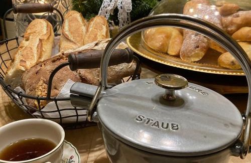 Flexbourg Bed & Breakfast | Inviting Le Clos d'Azel: Oceanfront Stay with Pool