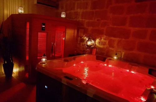 Vauvert House | Discover Le Clos De Camargue: Ocean Views & Pool Access