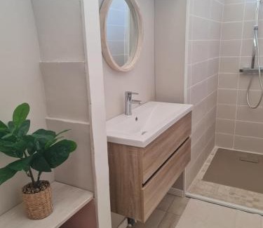 Canet House | Relax at Le Clos de Canet with Oceanfront Pool Access
