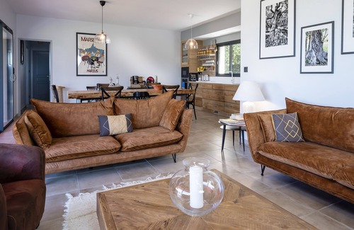 Beaumes-de-Venise Villa | Discover Le Clos de l'Olivier: Poolside Spa Retreat