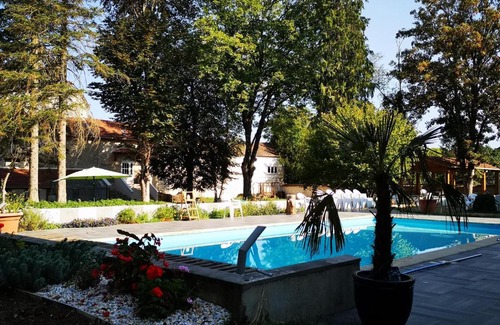 Nuits Bed & Breakfast | Experience Relaxation at le CLOS DE LA MUSARDIERE Hotel