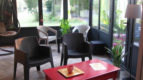 Goven Bed & Breakfast | Discover Le Clos De La Roche: Ideal for Families & Accessibility