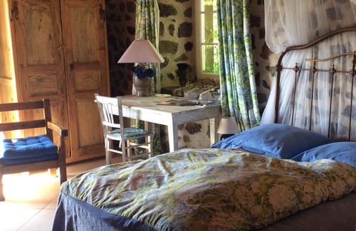 Arlempdes Bed & Breakfast | Quaint Le Clos de Masclaux: Family-Friendly with Dining