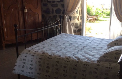 Arlempdes Bed & Breakfast | Quaint Le Clos de Masclaux: Family-Friendly with Dining