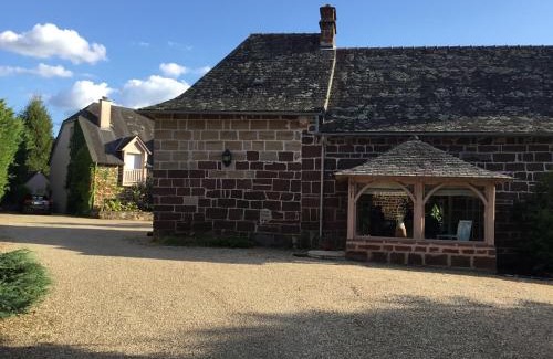 Ussac Bed & Breakfast | Discover Le Clos de Rose: Oceanfront Retreat with Pool