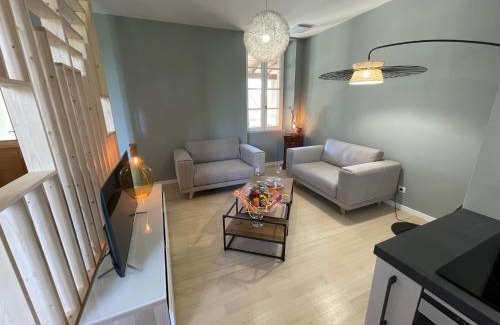 Saint-Medard Apartment | Discover Le Clos Des Buis: Oceanfront Retreat with Spa