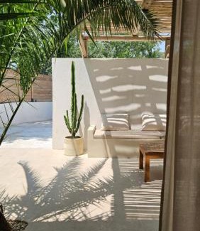 Aubagne Hotel | Indulge at Le Clos des Délices - Love Room with Hot Tub
