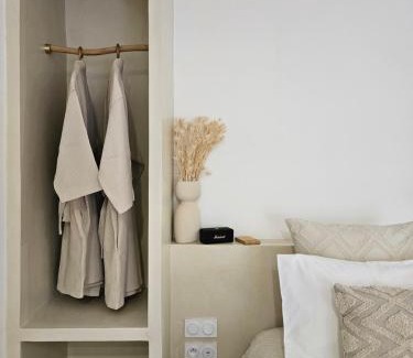 Aubagne Hotel | Indulge at Le Clos des Délices - Love Room with Hot Tub