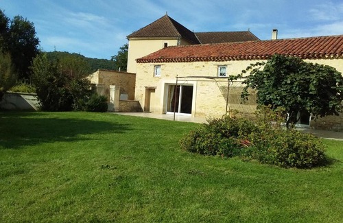 Duravel House | Discover Le Clos des Figuiers: Pet-Friendly Gîtes with Pool