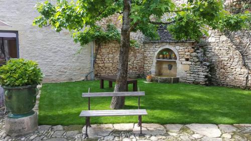 Saint-Leon-sur-Vezere House | Discover Le Clos des Songes: Guest Rated 9.8 with Dining