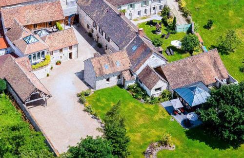 Neuville-Bosc Hotel | Discover Le Clos des Vignes - 4-Star Guest Favorite