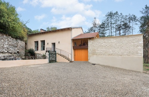 Perigueux House | Explore Le Clos du Maine: Family-Friendly Retreat Near Périgueux