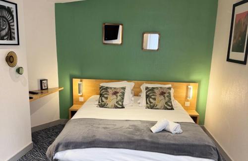 Landerneau Hotel | Cozy Le Clos Du Pontic: Pet-Friendly Stay with Hot Tub