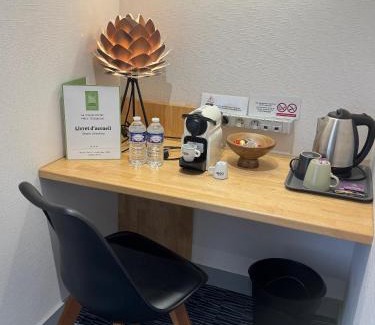 Landerneau Hotel | Cozy Le Clos Du Pontic: Pet-Friendly Stay with Hot Tub