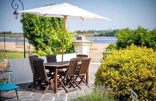 Chenehutte-Treves-Cunault Bed & Breakfast | Guest Rated 9.7/10 at Le Clos Eugénie Hotel
