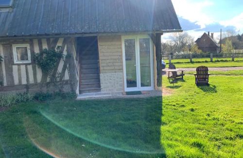 Beuzeville Apartment | Experience Oceanfront Relaxation at Le Clos Gîte with Spa