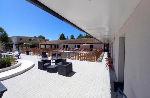 Velaux Hotel | Relax at Le Clos la Verdière - Oceanfront Retreat Awaits
