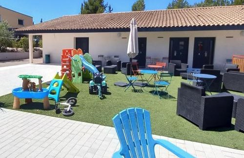 Velaux Hotel | Relax at Le Clos la Verdière - Oceanfront Retreat Awaits