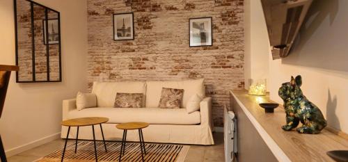 Laon Apartment | Discover Le Clos Maldier - Gîte Les Ecureuils with Hot Tub