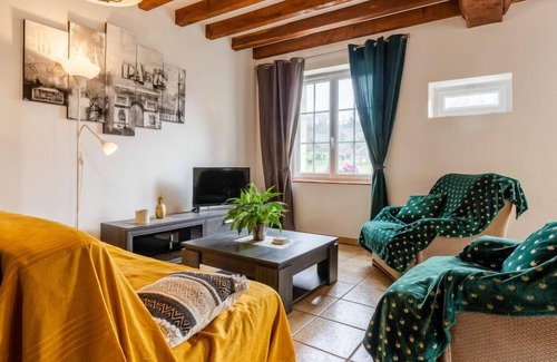 Commes House | Pet-Friendly Oceanfront Retreat: Le Clos Renard Awaits