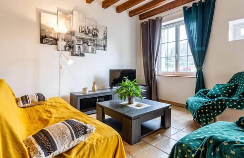 Commes House | Pet-Friendly Oceanfront Retreat: Le Clos Renard Awaits