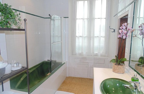 Neauphle-le-Chateau House | Discover Le Clos Saint Nicolas: Family-Friendly with Pool
