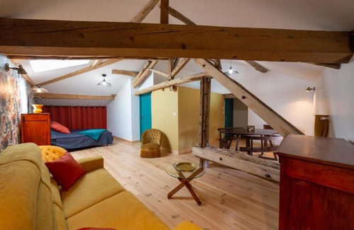 Saint-Jean-de-Thurac Bed & Breakfast | Charming Retreat at Le Clos Saint-Jean with Pool Access