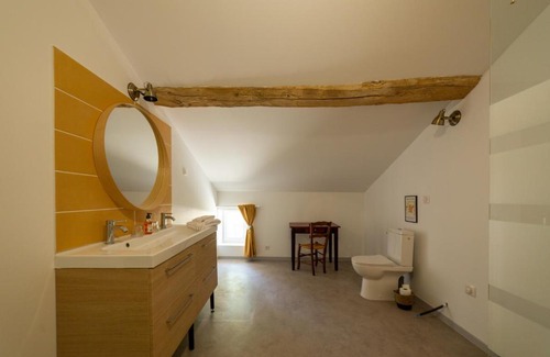 Saint-Jean-de-Thurac Bed & Breakfast | Charming Retreat at Le Clos Saint-Jean with Pool Access