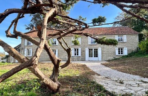Dampsmesnil Villa | Oceanfront Bliss at Le Clos Ste Thérèse by Idylliq
