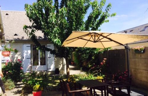 Isigny-sur-Mer House | Child-Friendly Stay at Le Clos Surcouf - Rated 9/10