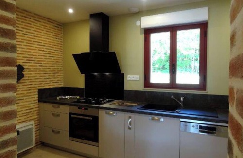 Sury-pres-Lere House | Stunning Le Clos Terre: Ocean View & Pet-Friendly Retreat