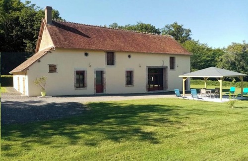 Sury-pres-Lere House | Stunning Le Clos Terre: Ocean View & Pet-Friendly Retreat