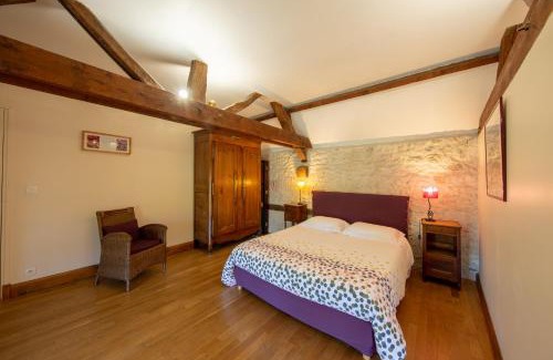 Clery-Saint-Andre Bed & Breakfast | Discover Le Clos Tilia: Family-Friendly with Top Amenities