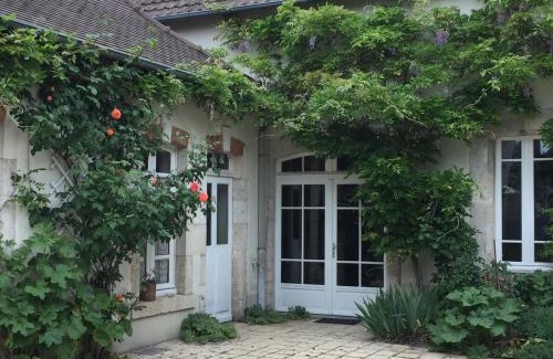 Clery-Saint-Andre Bed & Breakfast | Discover Le Clos Tilia: Family-Friendly with Top Amenities