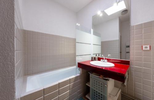 Gien House | Le Cocon: Pet-Friendly Retreat with WiFi & Parking Services