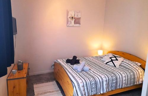 Beauvais Apartment | Le Cocon Beauvaisien - Central Stay with TV & High-Speed Wifi